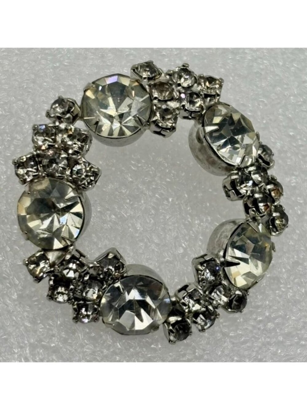 Vintage Unsigned Prong-Set Rhinestone Crystal Wreath Brooch W/Silver-Tone Metal